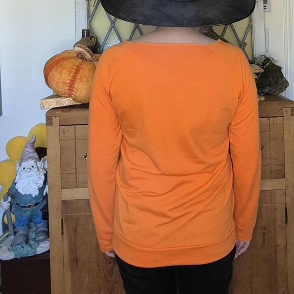 🍄 50% OFF - Pumpkin Orange Witch Graphic Long Sleeve T-Shirt Size L - Picture 4 of 10